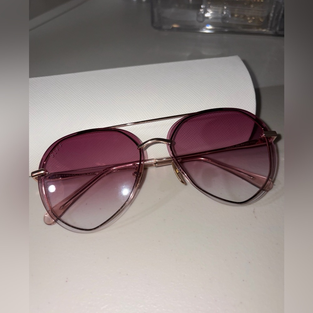 Diff Eyewear Pink Gradient Aviator Sunglasses